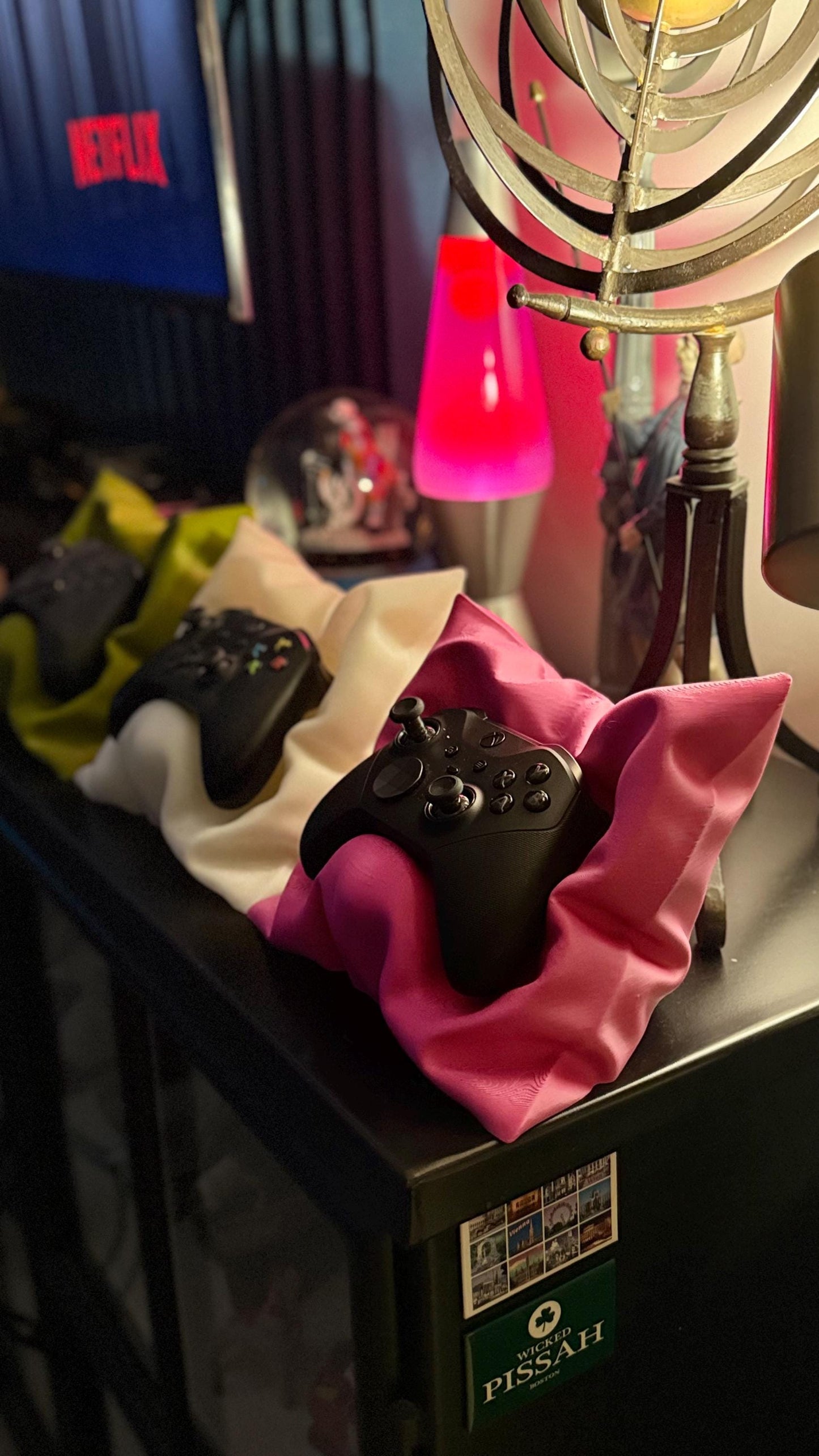 3D Printed Pillow Controller Stand